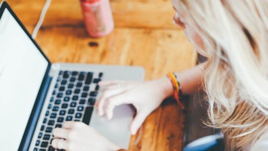 Astuces essentielles pour une lisibilité optimale sur écrans